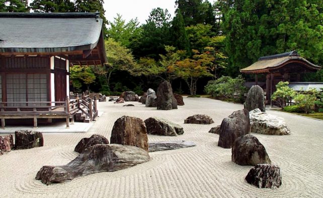 сад камней в японском стиле